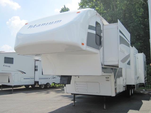 Used 2006 Glendale Titanium 39QS 4/SLIDES Fifth Wheel For Sale